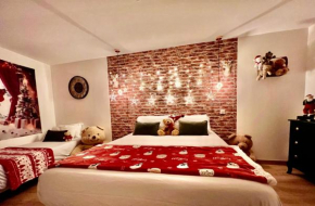 La maison de Noel et ses lutins